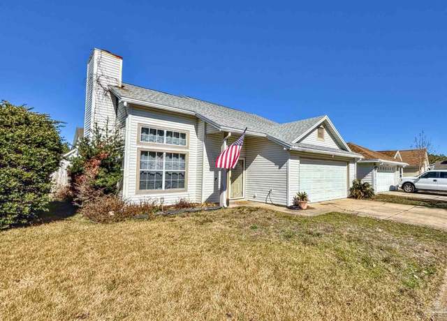 Property at 509 Woodland Park Cir, Mary Esther, FL 32569, 3 beds, 2 baths