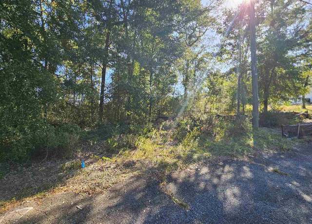 Property at 5718 Riviera Dr, Milton, FL 32583