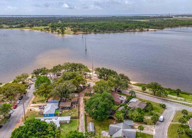 Property at 4 NW Baublits Dr, Pensacola, FL 32507, 2 beds, 2 baths
