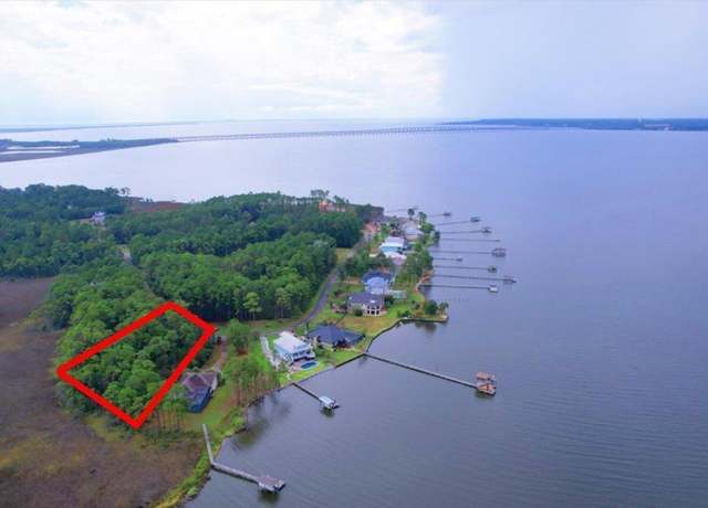 Property at 4568 Bayside Dr, Milton, FL 32583