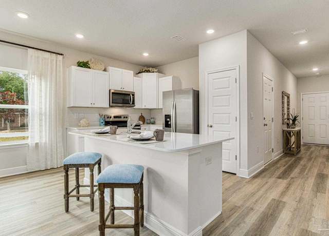 Property at 1404 Maritime Dr, Pensacola, FL 32507, 3 beds, 2.5 baths