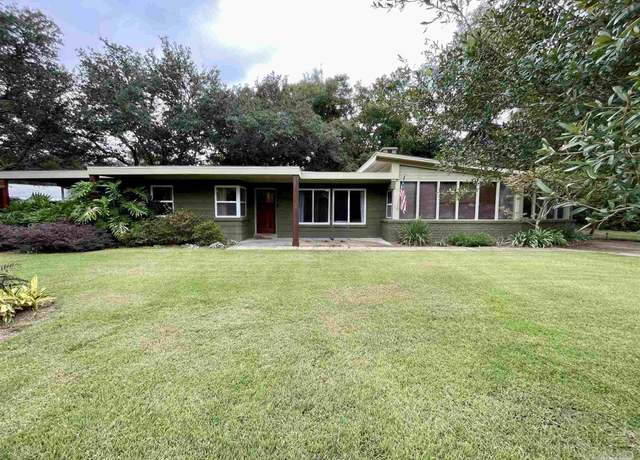 Property at 29 Highpoint Dr, Gulf Breeze, FL 32561, 3 beds, 2 baths