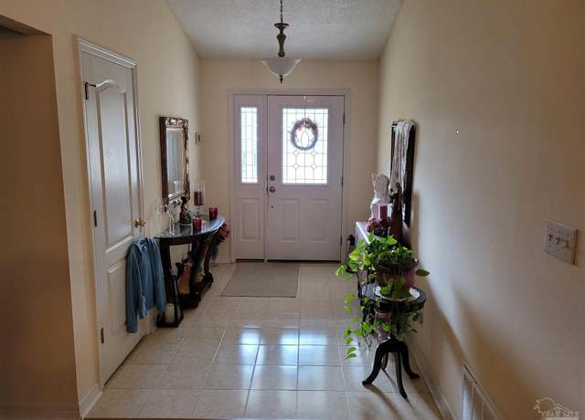 Property at 3216 Tallship Ln, Pensacola, FL 32526, 4 beds, 2 baths