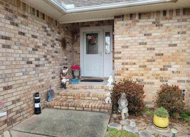Property at 3216 Tallship Ln, Pensacola, FL 32526, 4 beds, 2 baths