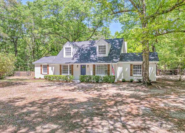 Property at 5700 Country Squire Dr, Milton, FL 32570, 5 beds, 3 baths
