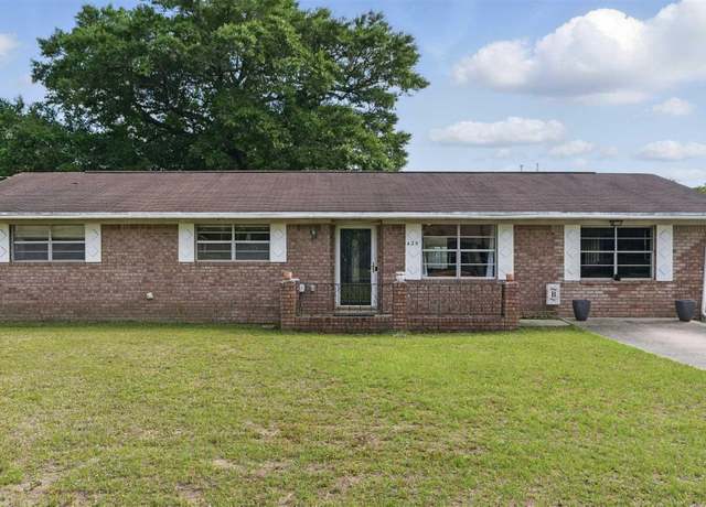 Property at 425 Hancock Ln, Pensacola, FL 32503, 3 beds, 2 baths