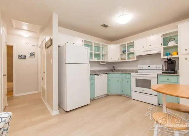 Property at 1301 Redwood Ln, Gulf Breeze, FL 32563, 2 beds, 1 bath