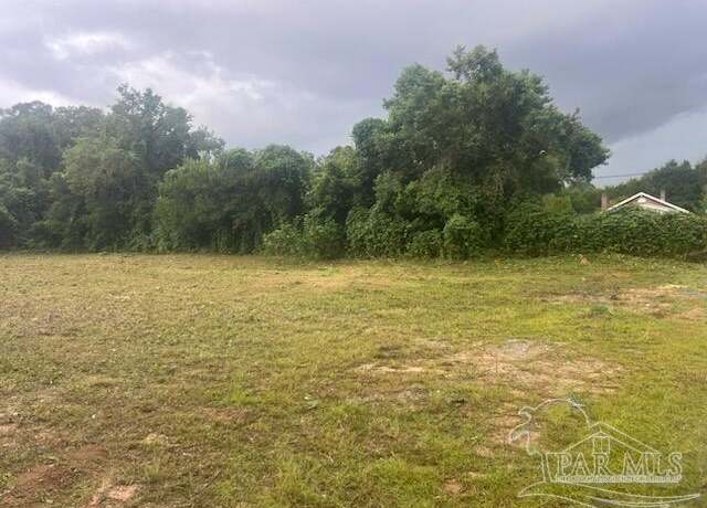 Property at 2909 W Lee St, Pensacola, FL 32505