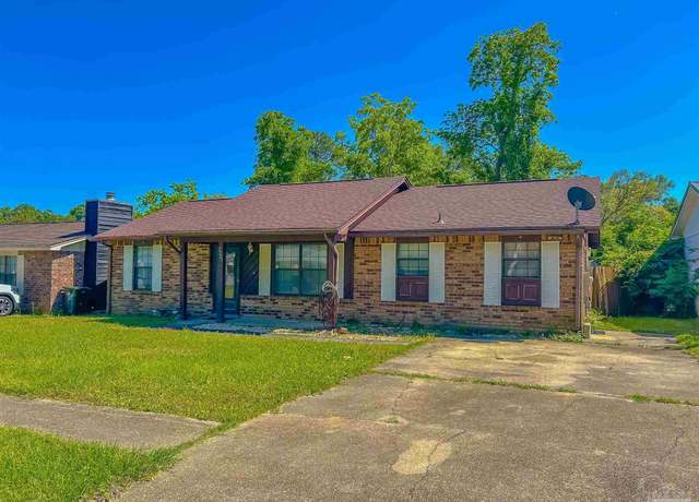 Property at 7721 Brook Meadow Pl, Pensacola, FL 32514, 3 beds, 2 baths