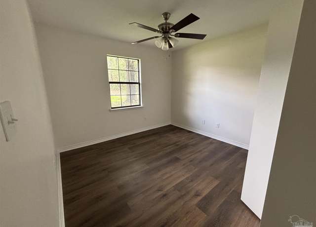 Property at 365 Sycamore Dr, Freeport, FL 32439, 4 beds, 2 baths
