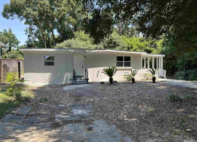 Property at 20 Redwood Cir, Pensacola, FL 32506, 3 beds, 2 baths