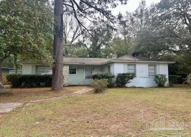 Property at 825 Montclair Rd, Pensacola, FL 32505, 3 beds, 1 bath