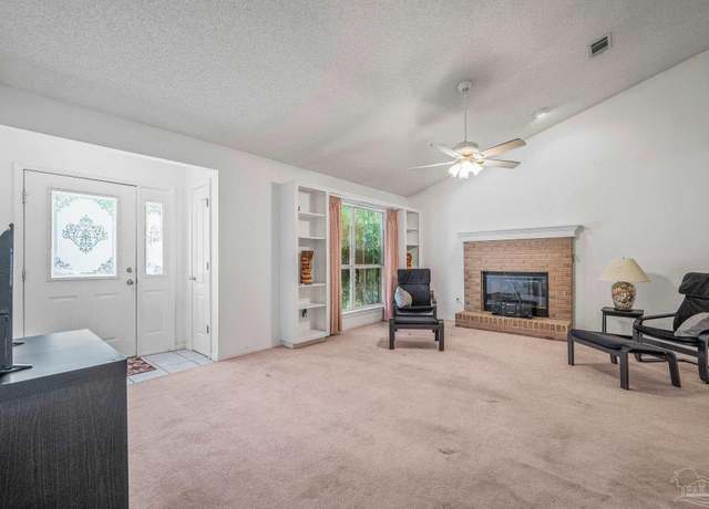 Property at 5773 Hermitage Cir, Milton, FL 32570, 3 beds, 2 baths