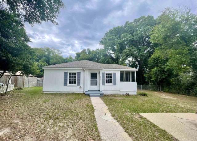 Property at 209 Maple St, Pensacola, FL 32506, 2 beds, 1 bath