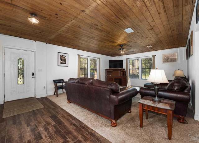 Property at 10365 Etheridge Rd, Pensacola, FL 32507, 4 beds, 3 baths