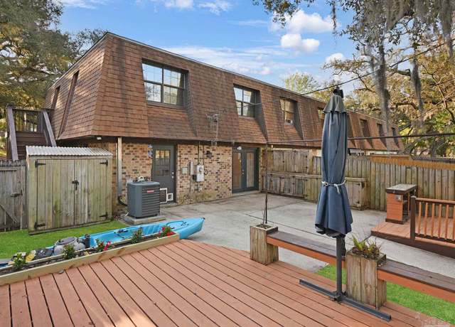 Property at 2701 E De Soto St, Pensacola, FL 32503, 3 beds, 2.5 baths
