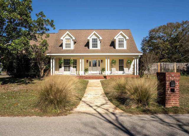 Property at 6840 Avenida De Galvez, Navarre, FL 32566, 3 beds, 2.5 baths