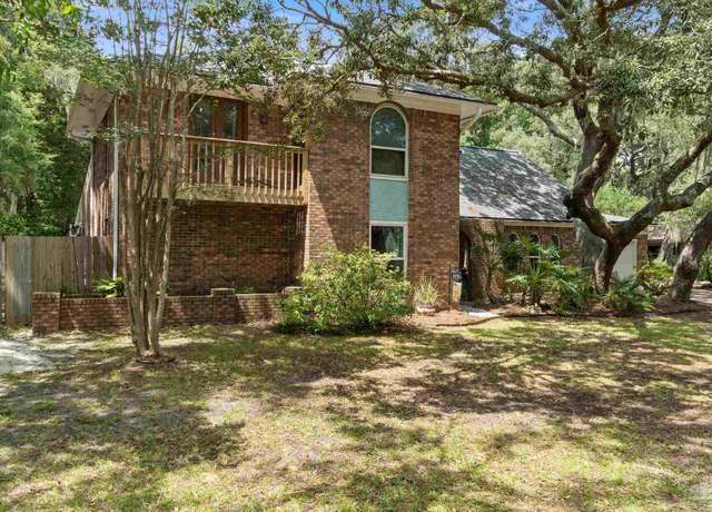 Property at 1555 Oak Shore Dr, Gulf Breeze, FL 32563, 4 beds, 3 baths