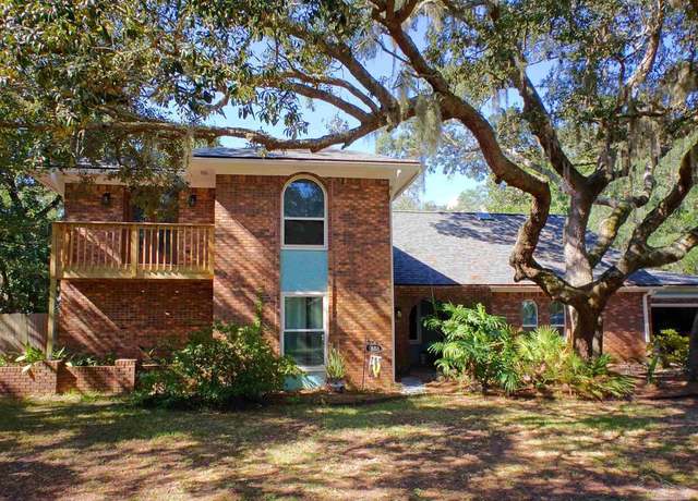 Property at 1555 Oak Shore Dr, Gulf Breeze, FL 32563, 4 beds, 3 baths