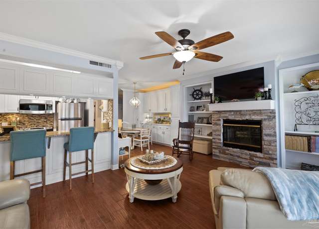 Property at 124 Baybridge Dr, Gulf Breeze, FL 32561, 1 bed, 1 bath