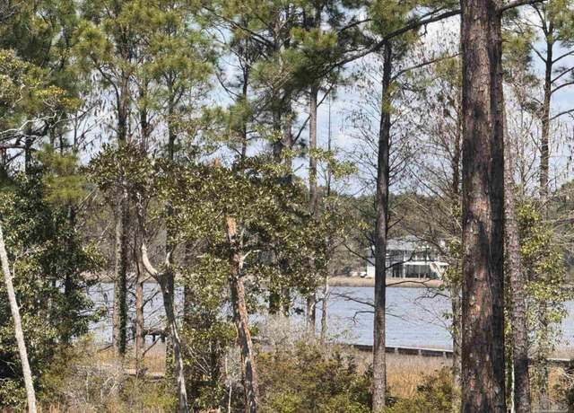 Property at 7962 Sleepy Bay Blvd, Navarre, FL 32566