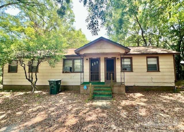 Property at 2701 Larkin St Unit 2701 1/2 and 2701, Pensacola, FL 32514, 3 beds, 2 baths