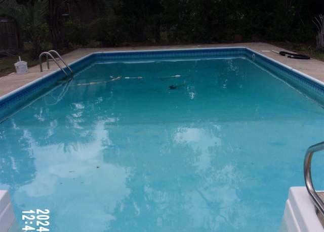 Property at 5840 Crepe Myrtle Ln, Milton, FL 32570, 3 beds, 2 baths