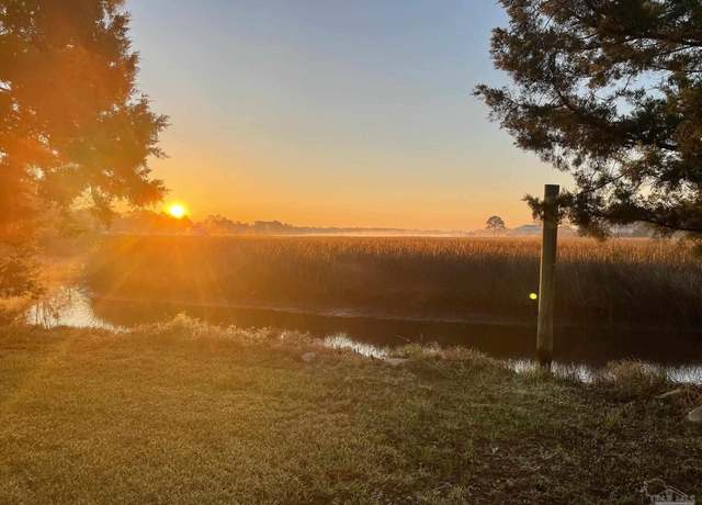 Property at 7524 Petersen Pt Rd, Milton, FL 32583