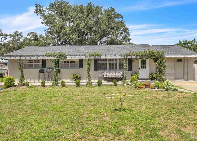 Property at 405 Navarre St, Gulf Breeze, FL 32561, 4 beds, 2.5 baths