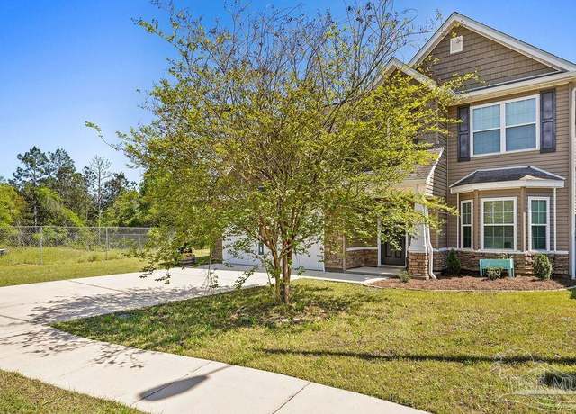 Property at 438 Eisenhower Dr, Crestview, FL 32539, 5 beds, 2.5 baths