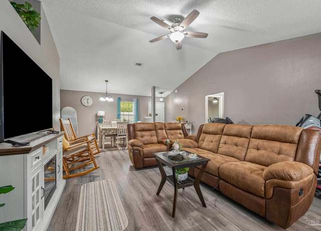Property at 6856 Old West Ln, Milton, FL 32570, 3 beds, 2 baths