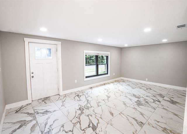 Property at 2800 W Yonge St, Pensacola, FL 32505, 5 beds, 2 baths
