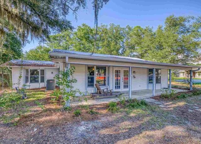 Property at 7498 Chase St, Navarre, FL 32566, 2 beds, 2 baths