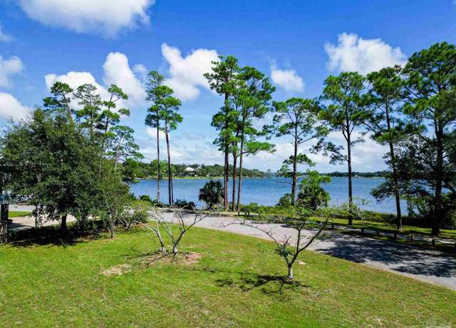 Property at 615 SE Baublits Dr, Pensacola, FL 32507