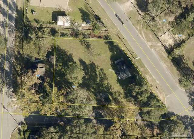 Property at 654 W Walnut Ave, Crestview, FL 32536