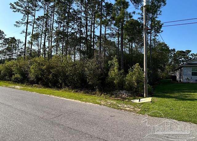 Property at 6654 Bluefish Dr, Navarre, FL 32566