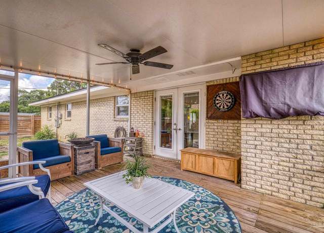 Property at 3815 Durango Dr, Pensacola, FL 32504, 4 beds, 2.5 baths