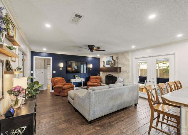 Property at 3815 Durango Dr, Pensacola, FL 32504, 4 beds, 2.5 baths
