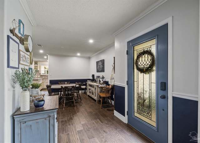 Property at 3815 Durango Dr, Pensacola, FL 32504, 4 beds, 2.5 baths