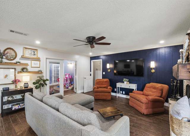 Property at 3815 Durango Dr, Pensacola, FL 32504, 4 beds, 2.5 baths