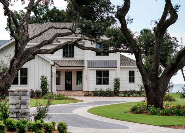 Property at 803 Bayshore Dr, Pensacola, FL 32507, 4 beds, 3.5 baths