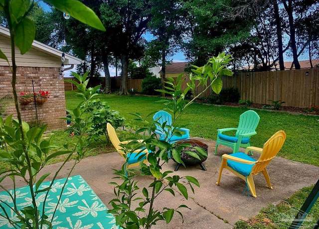 Property at 7837 Skyview Blvd, Navarre, FL 32566, 3 beds, 2 baths
