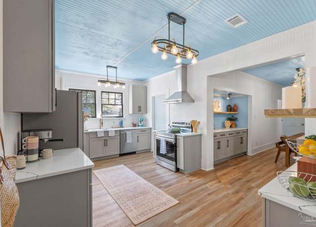 Property at 101 Central Ave, Pensacola, FL 32507, 3 beds, 2 baths