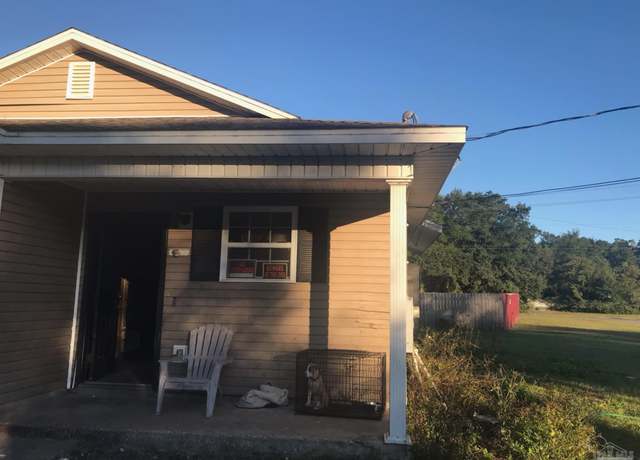 Property at 2208 Oakwood Ave, Pensacola, FL 32505, 4 beds, 2 baths