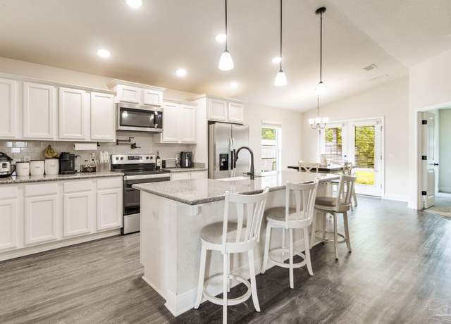 Property at 5149 Peach Dr, Pace, FL 32571, 3 beds, 2 baths