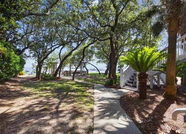 Property at 5393 Soundside Dr, Gulf Breeze, FL 32563, 5 beds, 4 baths