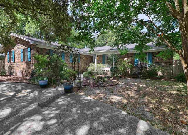 Property at 1259 Holliday Dr, Gulf Breeze, FL 32563, 4 beds, 2.5 baths