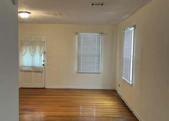 Property at 821 W Jordan St, Pensacola, FL 32501, 2 beds, 2 baths