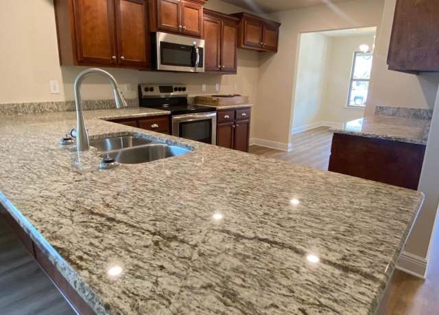 Property at 5271 Hidden Pines Cir, Milton, FL 32583, 3 beds, 2 baths