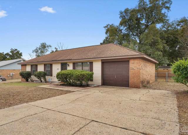 Property at 7805 Coronet Ln, Pensacola, FL 32514, 4 beds, 2 baths